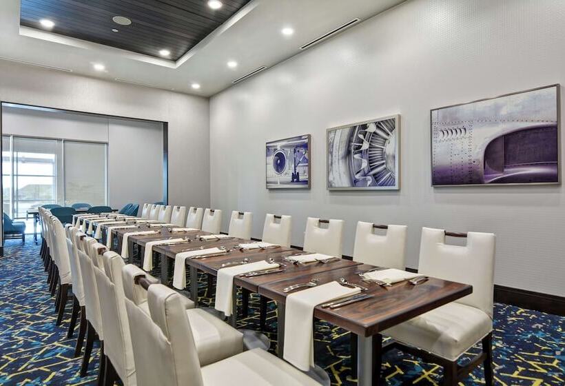 فندق Embassy Suites By Hilton Plainfield Indianapolis Airport