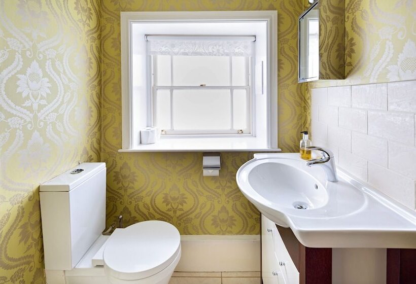 فندق Oakerthorpe Holiday Village
