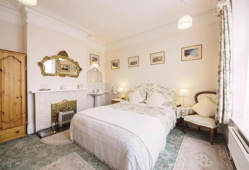 פנסיון Braemar Guest House