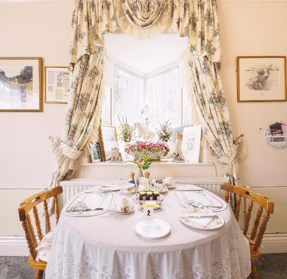 פנסיון Braemar Guest House