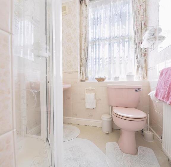 פנסיון Braemar Guest House