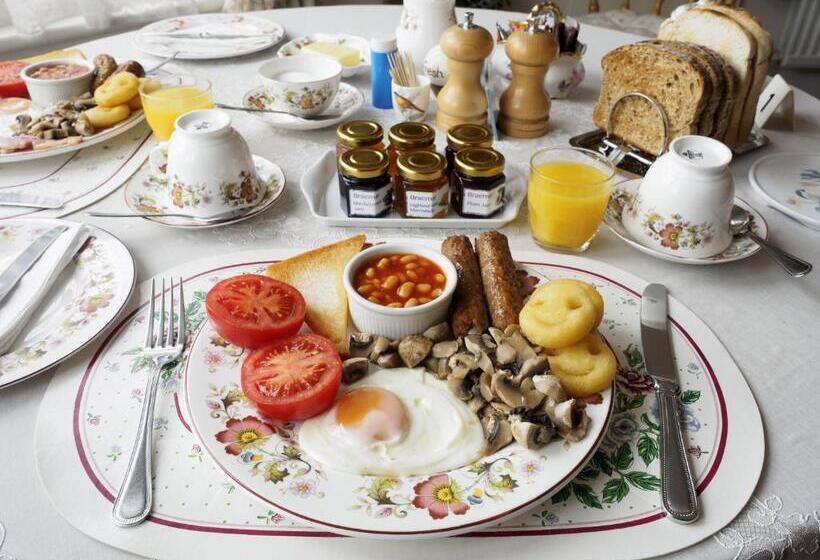 פנסיון Braemar Guest House