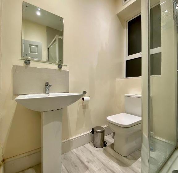 بنسيون Parkstone Guest House