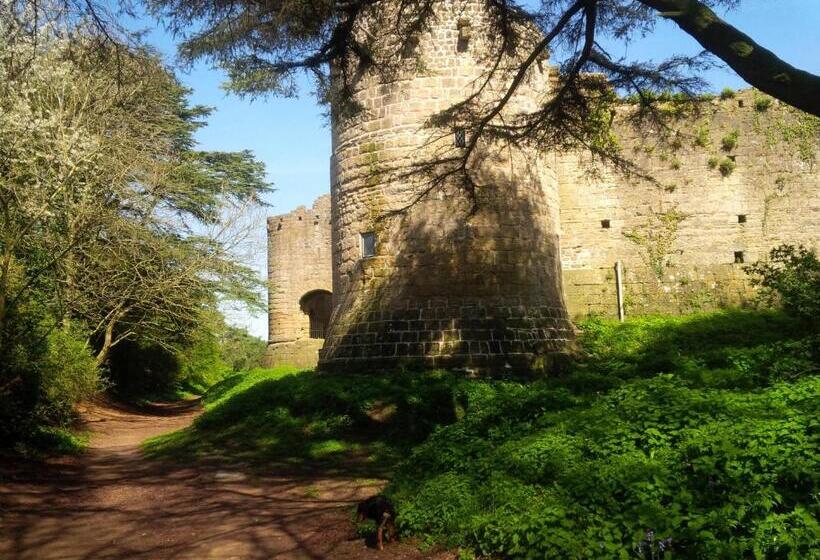 膳宿费 The Lychgate