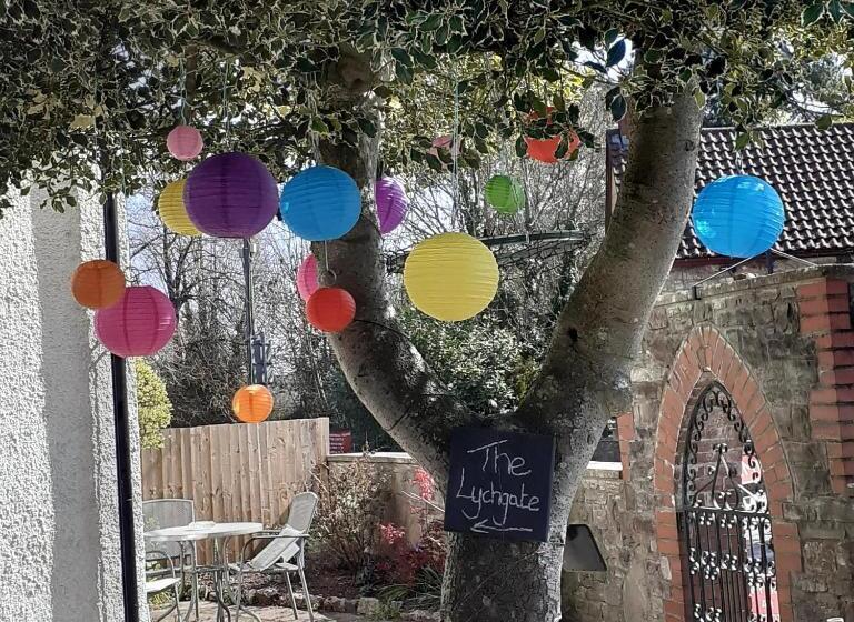 膳宿费 The Lychgate