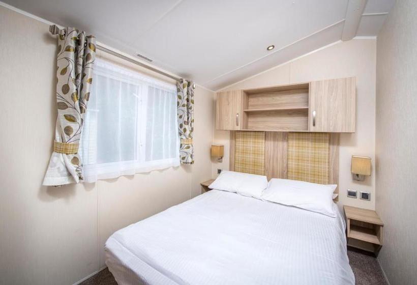 리조트 Trelawne Manor Holiday Park
