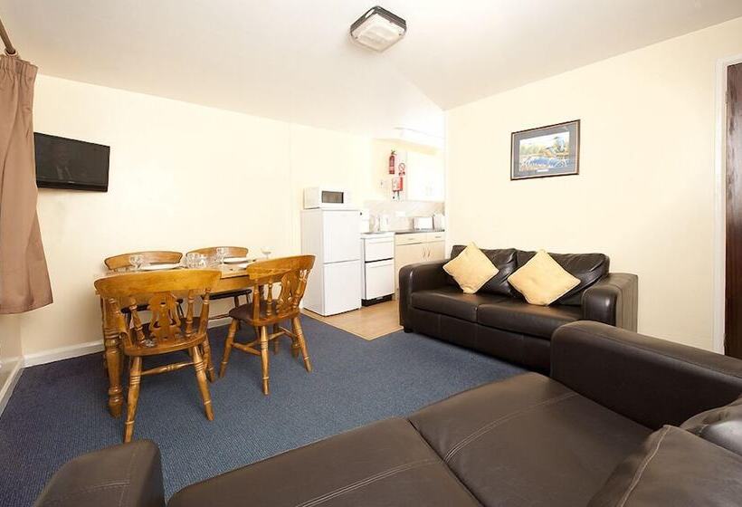 리조트 Trelawne Manor Holiday Park