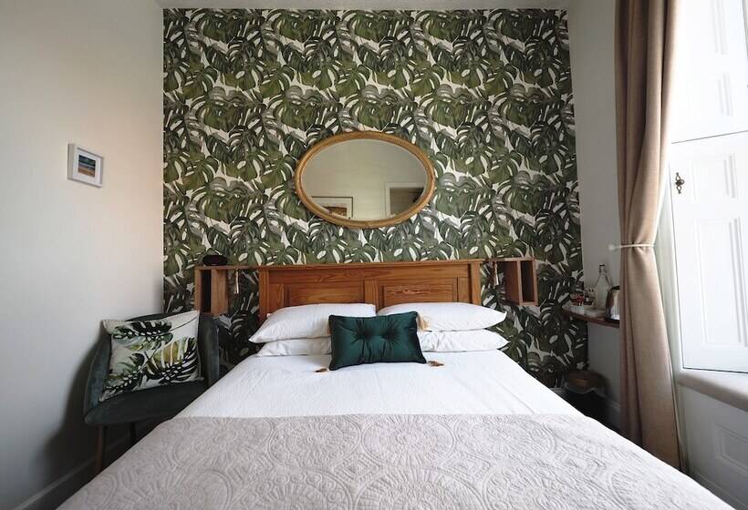 تختخواب و صبحانه Cowrie Guest House