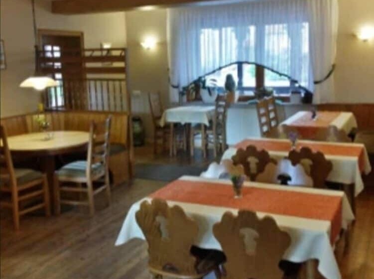 هتل Gasthaus Zur Linde