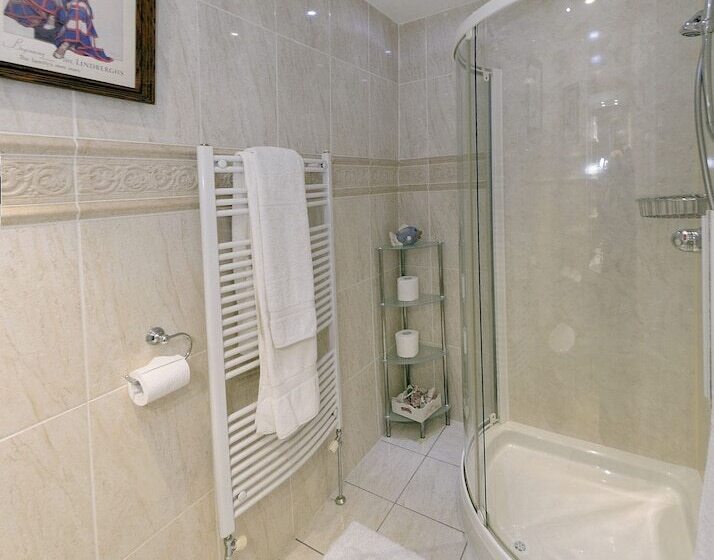 پانسیون Barbican House