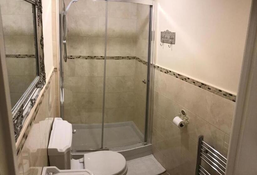 پانسیون Chadwick Guest House