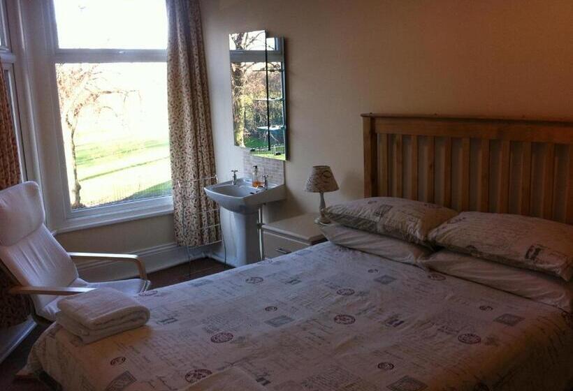 پانسیون Chadwick Guest House
