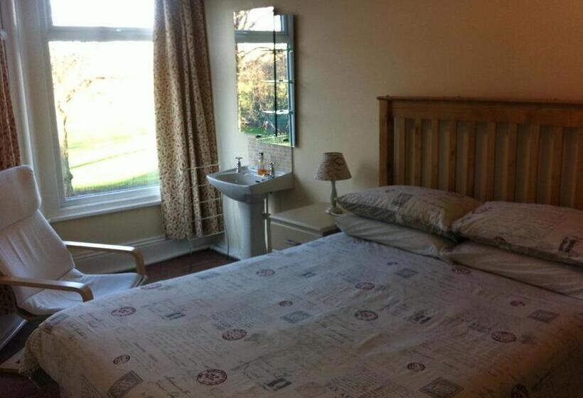 پانسیون Chadwick Guest House