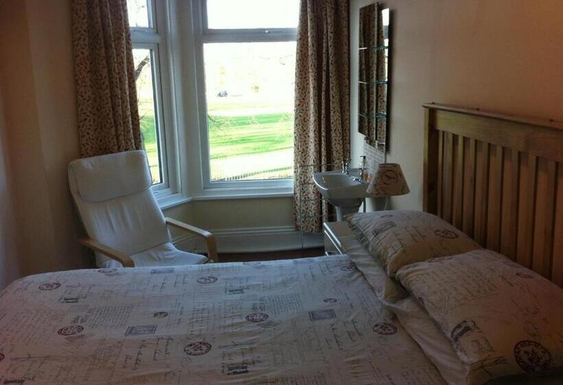پانسیون Chadwick Guest House