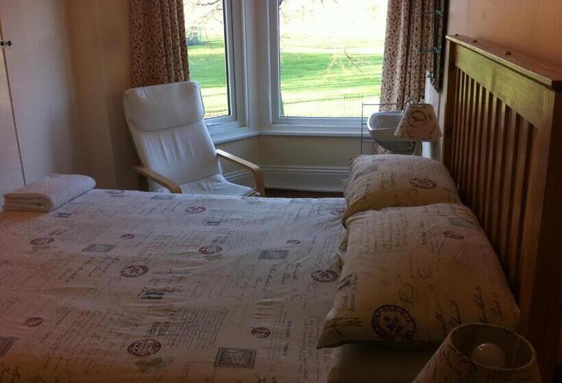 پانسیون Chadwick Guest House