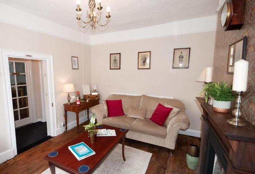بنسيون Exmoor House