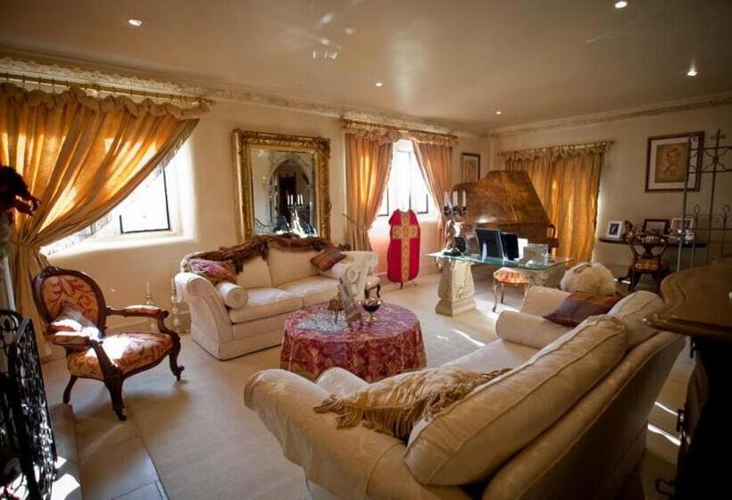 پانسیون Manor Court