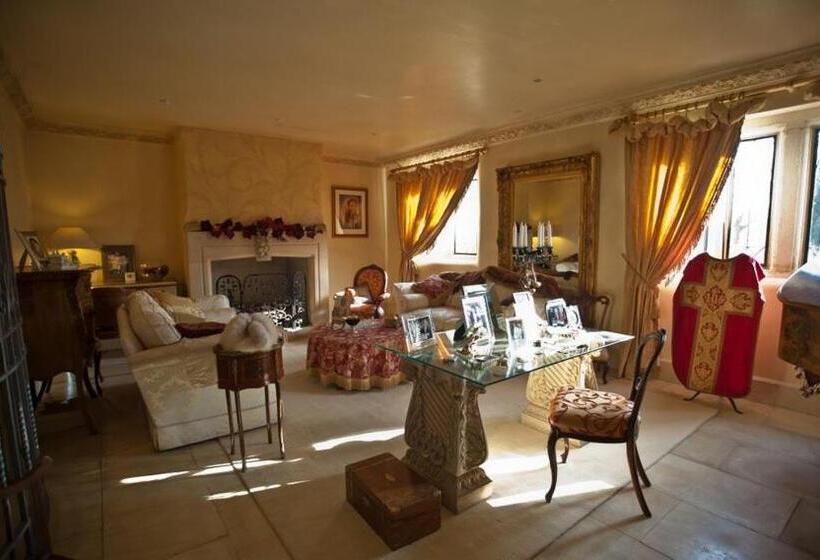 پانسیون Manor Court