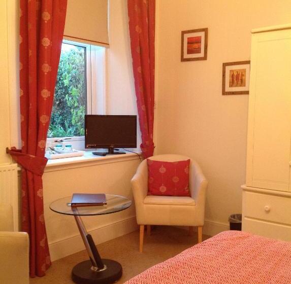 פנסיון Moraydale Guest House