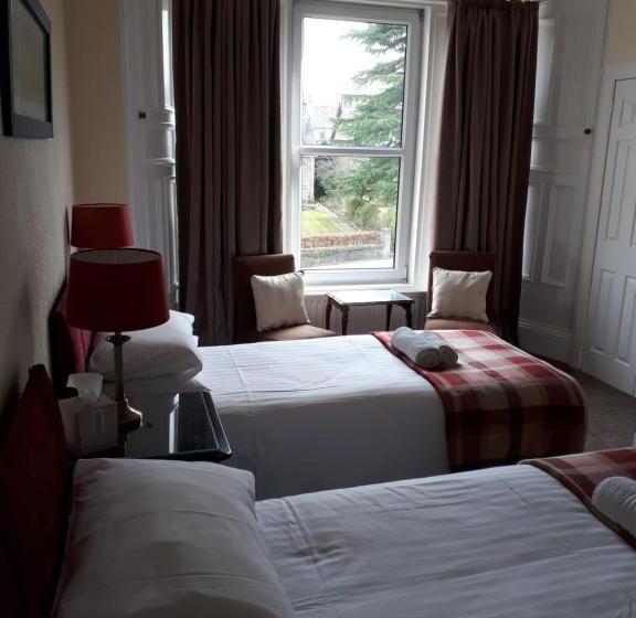 بنسيون Rowanlea Guest House