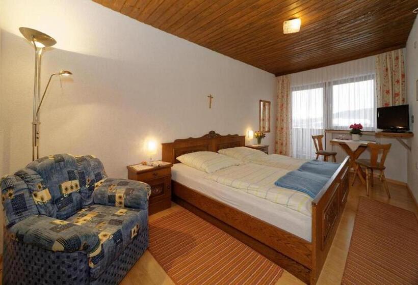Berghof Pension Und Ferienwohnungen