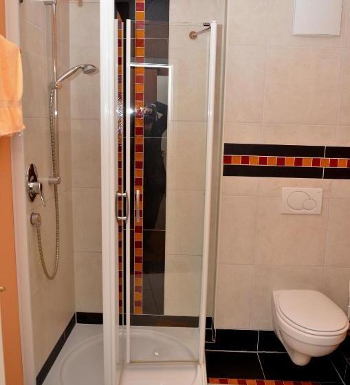 호스텔 Gasthaus Zur Rebe