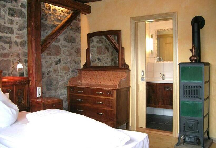 Общежитие Historisches Genusshotel Löwen