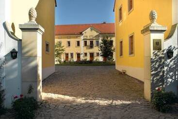 پانسیون Gästehaus Im Weingut Schloss Proschwitz