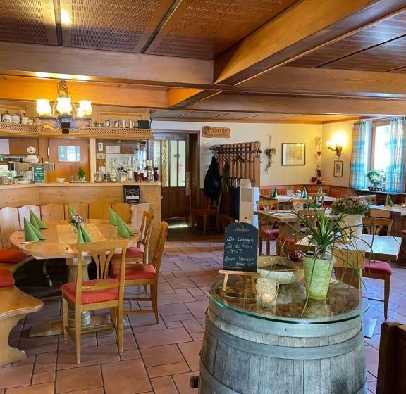 پانسیون Landgasthaus Zur Linde, Neusatz