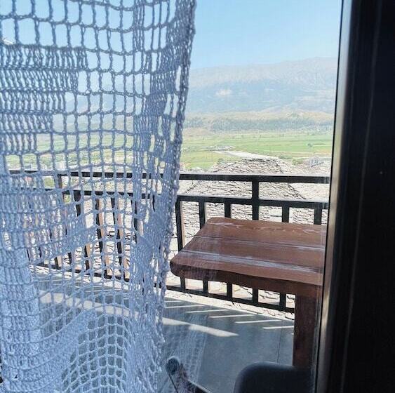 پانسیون Denis Guest House