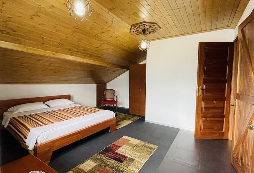 پانسیون Denis Guest House