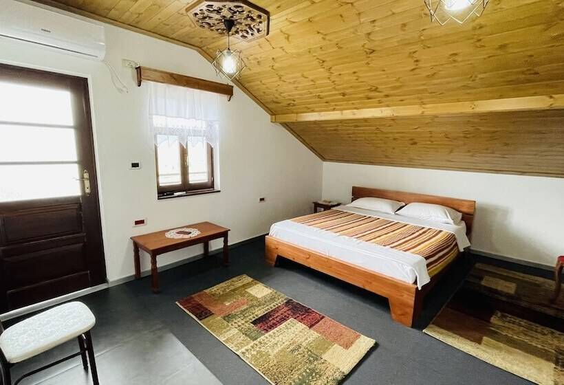 پانسیون Denis Guest House