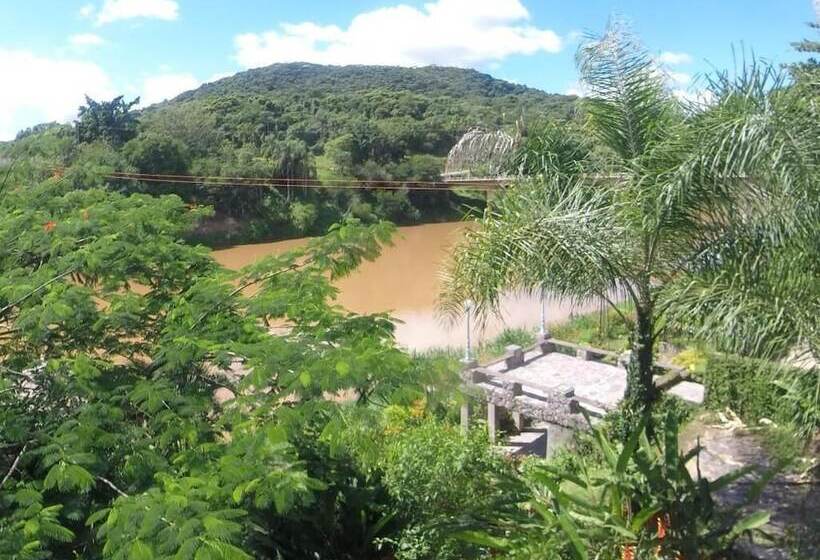 ペンション Down The River Hostel