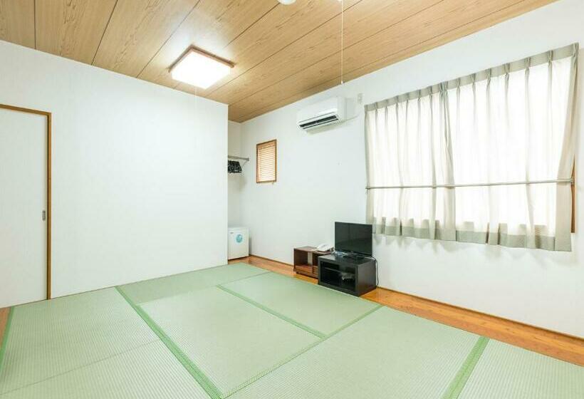 هتل Isesaki East