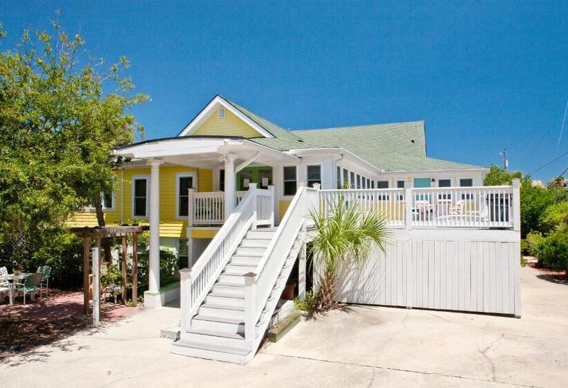 هاستل Georgianne Inn & Suites Check In 212 Butler Ave