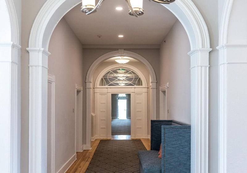 هاستل The Blackburn Inn And Conference Center