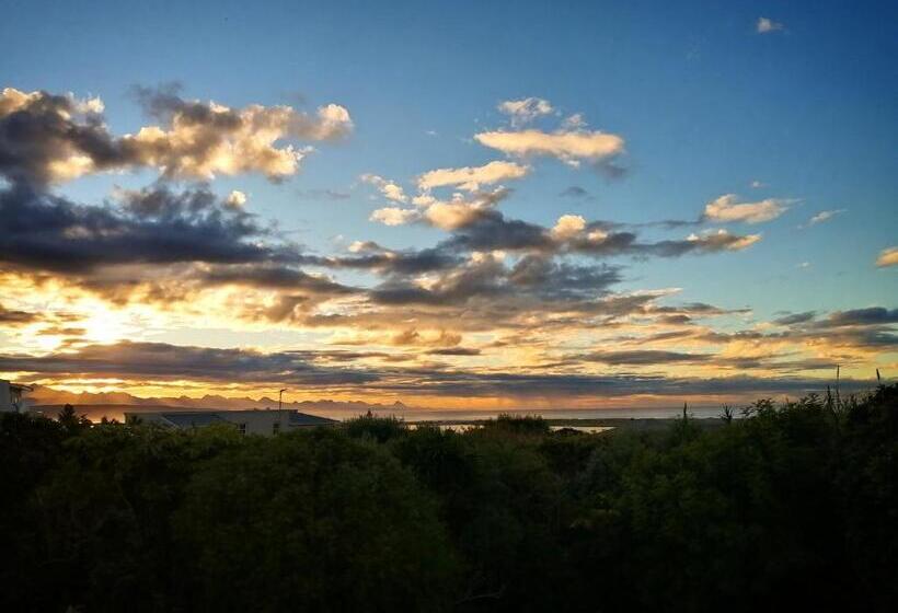 پانسیون Swallows Nest Plett