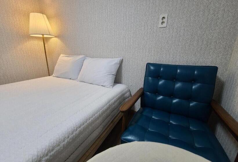 膳宿费 Treehouseunseo Guesthouse