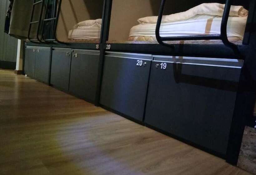 فنادق الكبسولة Sleepbox Hotel   Hostel