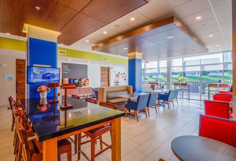 ホテル Holiday Inn Express & Suites Reedsville   State Coll Area By Ihg