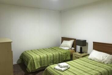 پانسیون Hostal Akainij