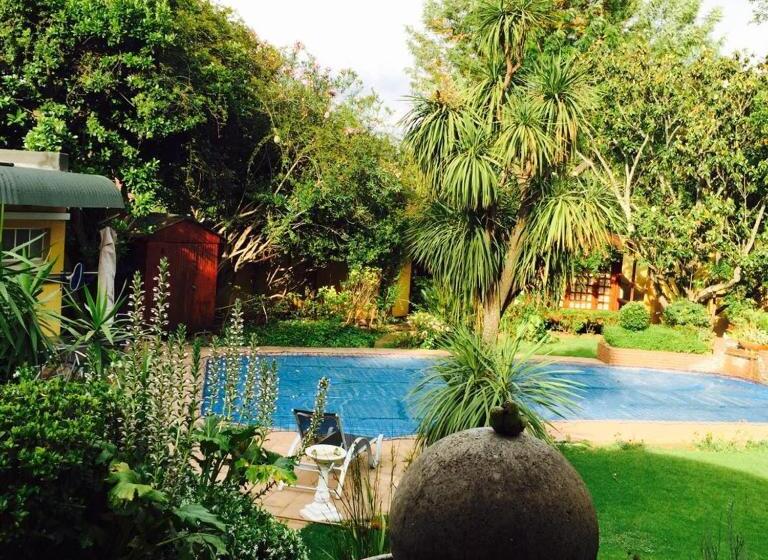 پانسیون Villa Mikamora