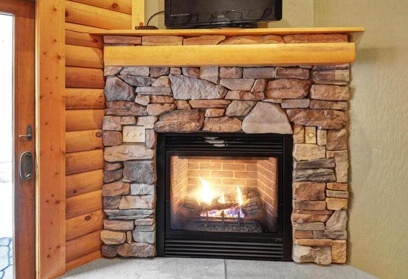 هتل The Lodges At Sunset Village