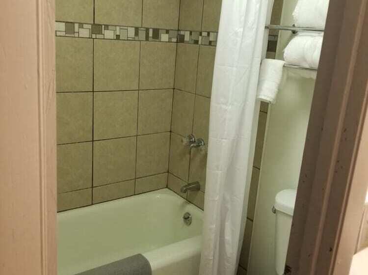 مُتل Blue Sky Inn  Veteran Owned, New Breakfast Area, Rennovated Rooms, 5 Plus Acres For You And Your Pet