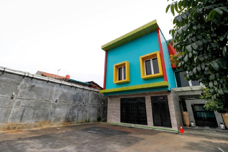 پانسیون Reddoorz Plus Near Halim Perdanakusuma 2