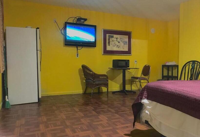 Commodore Motel