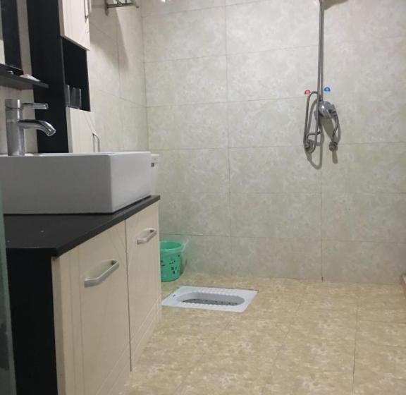 Пансион Fenghuang Little Bear Family Guest House