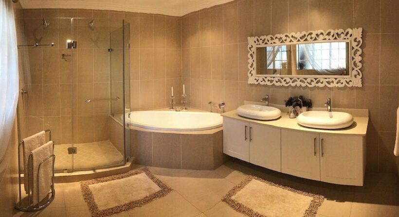بنسيون La Barune Game Lodge