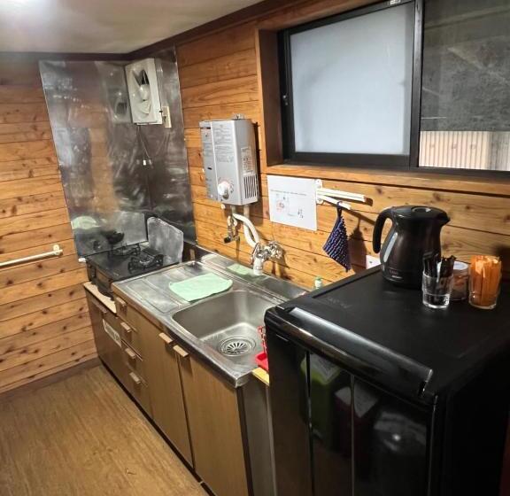 پانسیون Little Alaskan Guest House