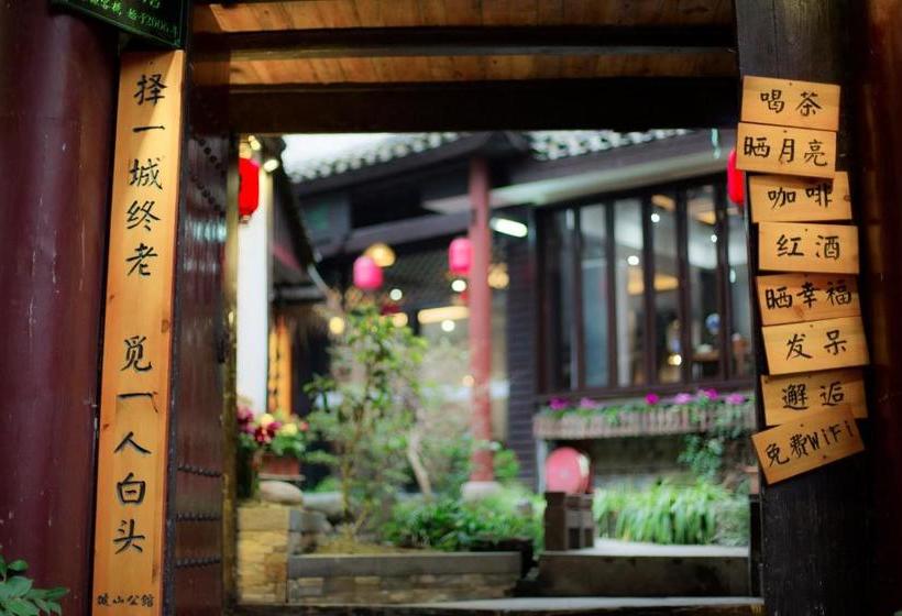 بنسيون Floral Joy  · Po Shan Gong Guan Fenghuang